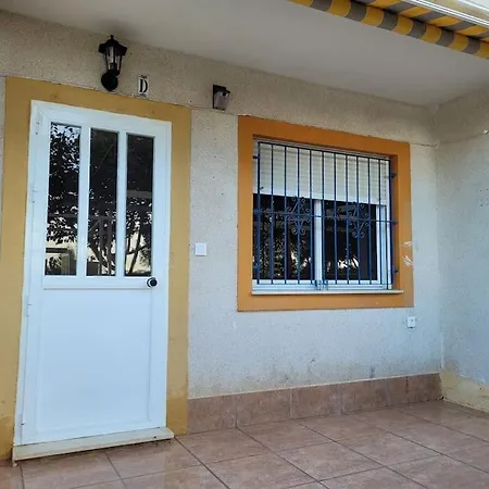 Bajo Con Terraza Y Piscina דירה טורבייחה
