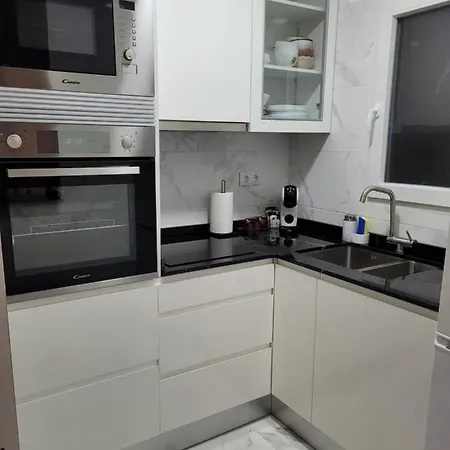 Bajo Con Terraza Y Piscina טורבייחה