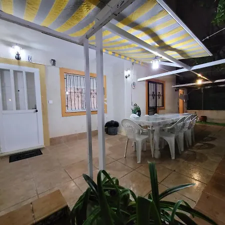Bajo Con Terraza Y Piscina דירה *