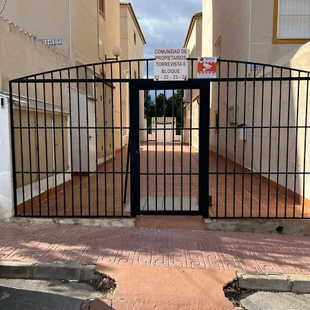 Bajo Con Terraza Y Piscina * טורבייחה