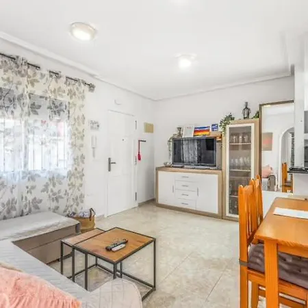 Bajo Con Terraza Y Piscina דירה