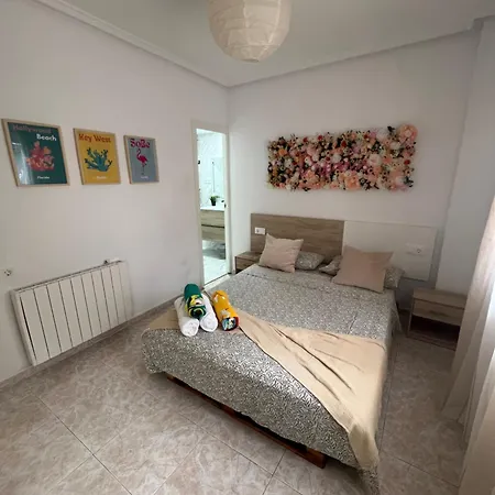 Bajo Con Terraza Y Piscina דירה