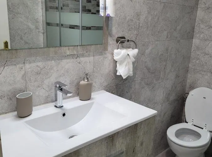 Bajo Con Terraza Y Piscina Apartment *