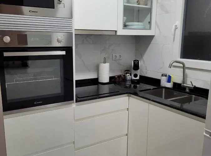 Bajo Con Terraza Y Piscina טורבייחה