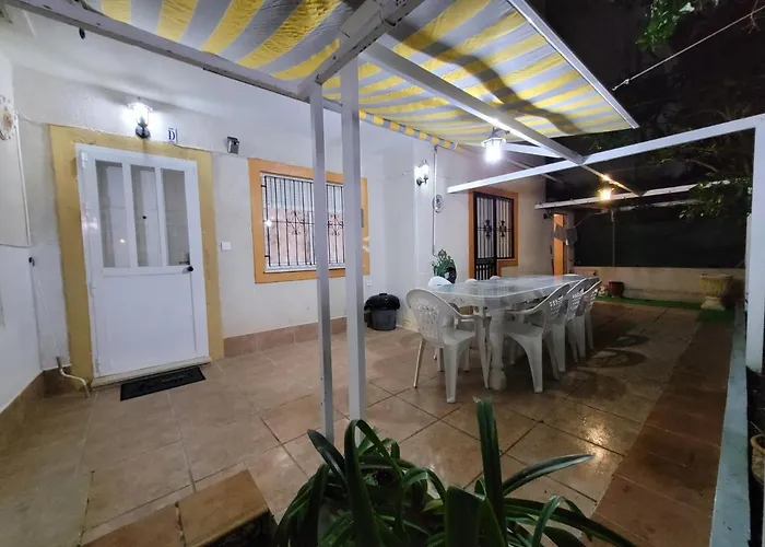 Bajo Con Terraza Y Piscina Διαμέρισμα *