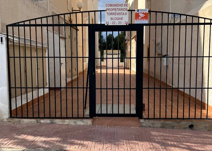 Bajo Con Terraza Y Piscina * טורבייחה