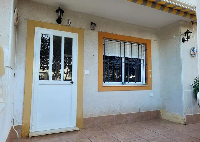 Bajo Con Terraza Y Piscina شقة تورّيفيِخا