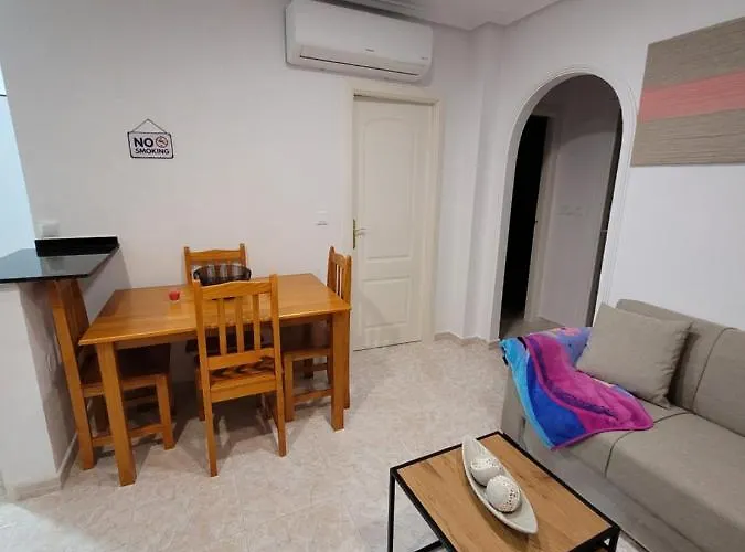 Bajo Con Terraza Y Piscina تورّيفيِخا