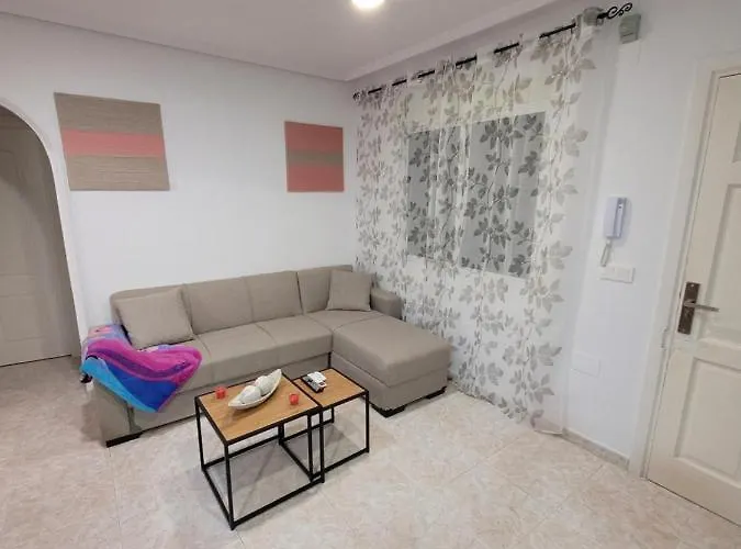 Bajo Con Terraza Y Piscina * تورّيفيِخا