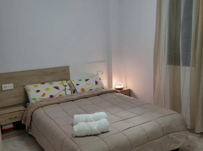 Bajo Con Terraza Y Piscina تورّيفيِخا